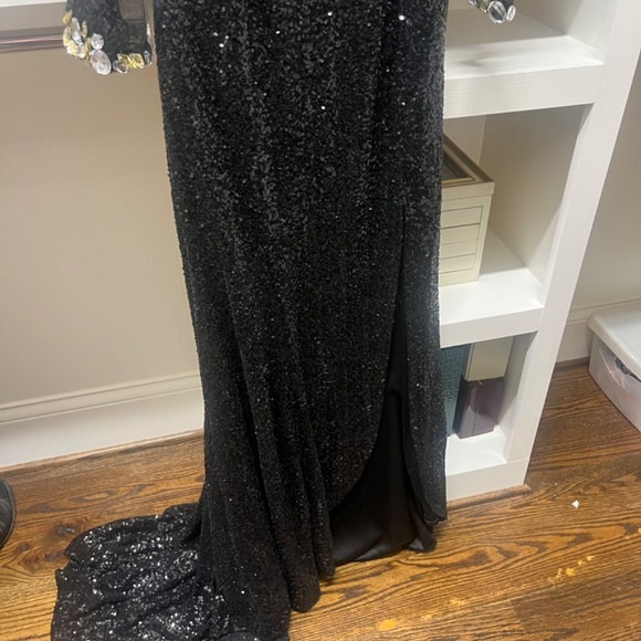 Gown - Picture 5 of 8